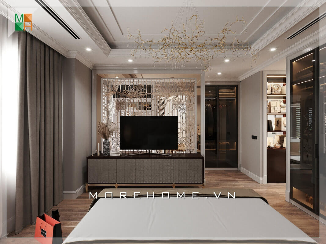 Ấn tượng với thiết kế phòng ngủ mở hiện đại cho chung cư. Vách ngăn kim loại hiện đại sau kệ tivi lạ mắt và rất độc đáo tạo nên vẻ sang trọng cho căn phòng ngủ. Thiết kế phòng ngủ nhà phố